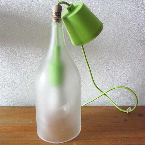 I was a bottle: Glas-Flaschen - Lampen und Leuchten, Laternen, Gläser, Vasen und Schalen aus Glas, Hängelampen und Deckenleuchten: weiße satinierte Hängelampe mit hellgrünem Kabel und Fassung aus Doppelliterflasche
