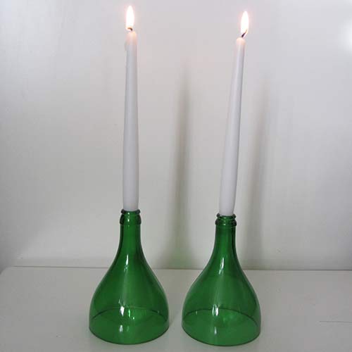 I was a bottle: Glas-Flaschen - Lampen und Leuchten, Laternen, Gläser, Vasen und Schalen aus Glas, Laternen, Windlichter und Kerzenständer: 2er Set Kerzenständer Big Green, zwei geschnittene grüne Doppelliter-Flaschen mit weißen Kerzen