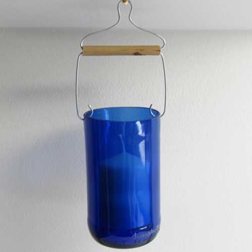 I was a bottle: Glas-Flaschen - Lampen und Leuchten, Laternen, Gläser, Vasen und Schalen aus Glas, Laternen, Hängelaternen und Kerzenständer: blaue hohe Hängelaterne mit Bambusgriff und Aufhängung