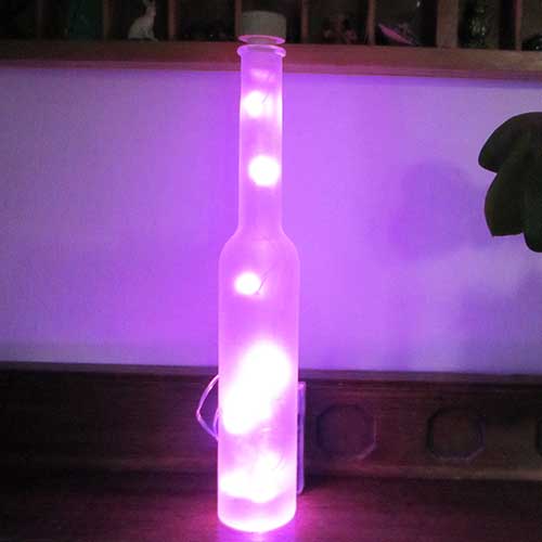 I was a bottle: Glas-Flaschen - Lampen und Leuchten, Laternen, Gläser, Led-Flaschenlampen: kleine satinierte Schnap-Flaschenlampe violettem und pinkem Licht