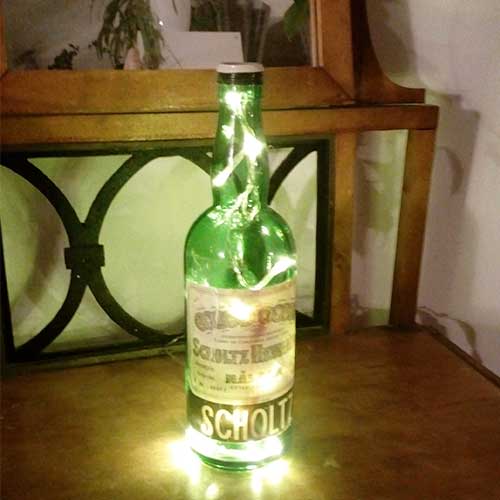 I was a bottle: Glas-Flaschen - Lampen und Leuchten, Laternen, Gläser, Led-Flaschenlampen: Scholtz Flaschenlampe mit goldgrünem Ledlicht