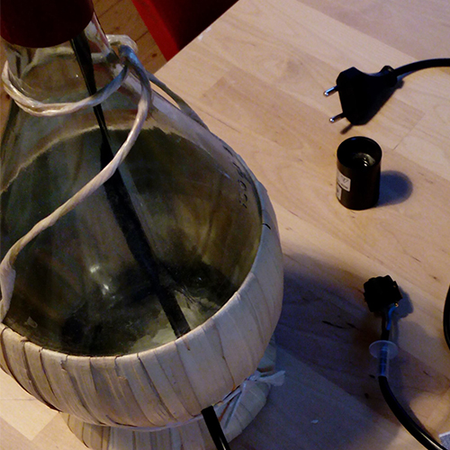 I was a bottle: Glas-Flaschen - Lampen und Leuchten, Laternen, Gläser, Vasen und Schalen aus Glas, über mich und meine Arbeit: Tischlampen Herstellung