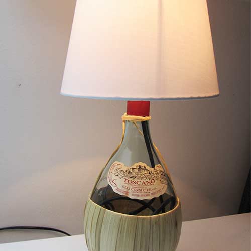 I was a bottle: Glas-Flaschen - Lampen und Leuchten, Laternen, Gläser, Vasen und Schalen aus Glas, Tischleuchten: Tischlampe Chianti Toscano, Chianti Toscano-Flasche mit weißem Lampenschirm
