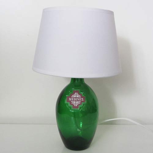 I was a bottle: Glas-Flaschen - Lampen und Leuchten, Laternen, Gläser, Vasen und Schalen aus Glas, Tisch- und Stehleuchten: Tischleuchte Medinet Green White, grüne runde Medinet Rotweinflasche mit weißem Lampenschirm