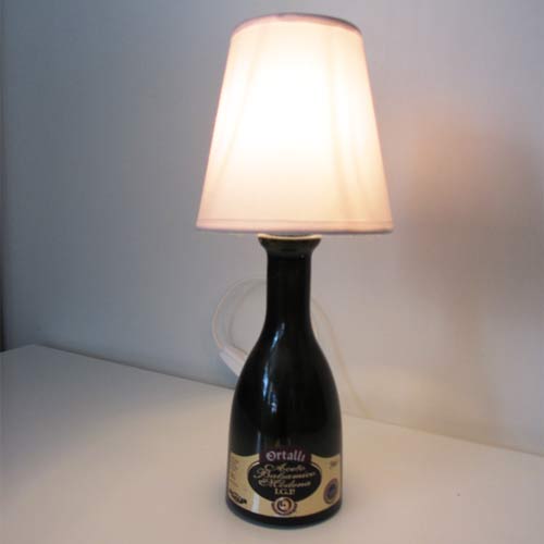 I was a bottle: Glas-Flaschen - Lampen und Leuchten, Laternen, Gläser, Vasen und Schalen aus Glas, Tisch- und Stehleuchten: Tischleuchte Small Aceto Bianco, kleine Aceto-Flasche mit weißem Lampenschirm