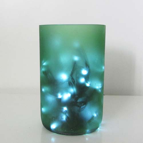 I was a bottle: Glas-Flaschen - Lampen und Leuchten, Laternen, Gläser, Vasen und Schalen aus Glas, Tisch- und Stehleuchten: Tischleuchte Big Green Blueled, satinierte offene grüne Doppelliterflasche mit blau- weißer Led-Lichterkette