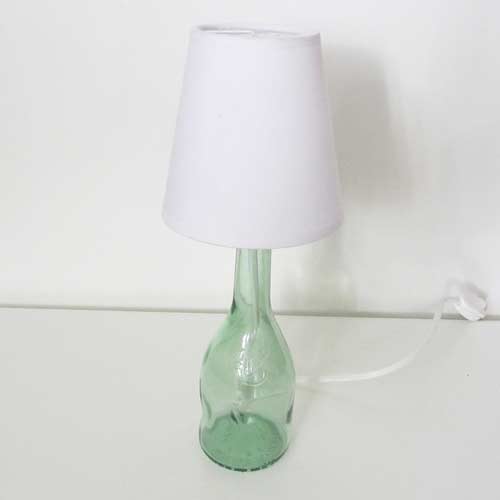 I was a bottle: Glas-Flaschen - Lampen und Leuchten, Laternen, Gläser, Vasen und Schalen aus Glas, Tisch- und Stehleuchten: Tischleuchte Small Chenet Green White, kleine grüne Chenet Flasche mit weißem Lampenschirm