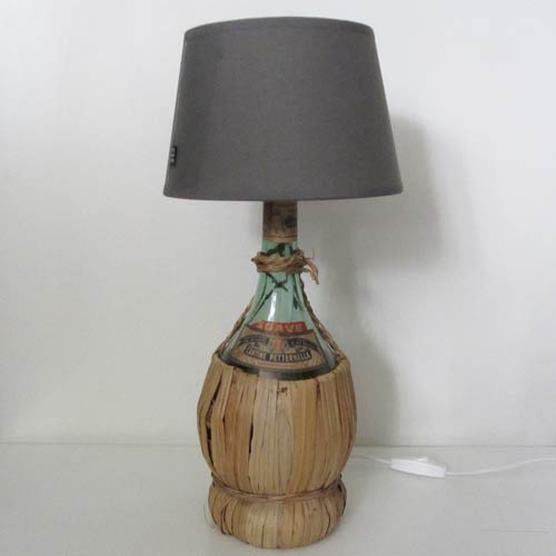 I was a bottle: Glas-Flaschen - Lampen und Leuchten, Laternen, Gläser, Vasen und Schalen aus Glas, Tisch- und Stehleuchten: Tischleuchte Chianti Vecchio Grigio, alte Chiantiflasche mit grauem Lampenschirm